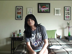 Sweet college handsomeness welcomes her very first bulky pecker