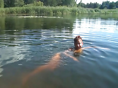 Hot chick flashing cute titties